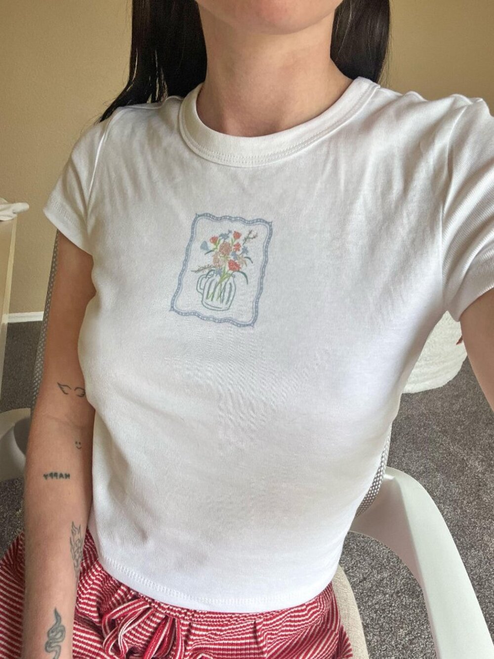 Dainty Floral 90s Baby Tee 🌸✨ | Simple Cropped Fit | Soft Vintage Aesthetic